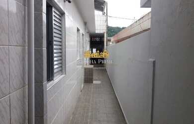 Imagem: A casa possui 4 Dormitórios, 3 Banheiros, 1 Vaga na garagem