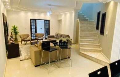 Imagem: A casa possui 3 Dormitórios, 4 Banheiros, 2 Vagas na garagem