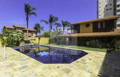 Imagem: A casa possui 3 Dormitórios, 4 Banheiros, 4 Vagas na garagem