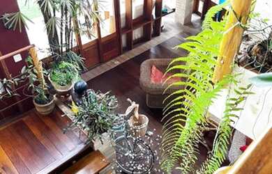 Imagem: A casa possui 4 Dormitórios, 5 Banheiros, 383m² de Área e