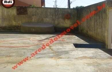 Imagem: A casa possui 4 Dormitórios, 2 Banheiros e está localizado