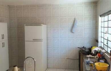 Imagem: A casa possui 1 Dormitório, 1 Banheiro, 77m² de Área e está