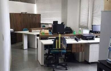 Imagem: O depósito possui 2 Vagas na garagem e 140m² de Área e está