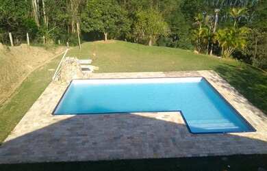 Imagem: A chácara possui 160m² de Área e está localizado em Portão