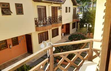 Imagem: A casa possui 2 Dormitórios, 3 Banheiros, 1 Vaga na garagem