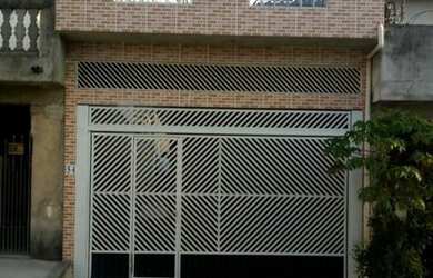 Imagem: A casa possui 2 Dormitórios, 1 Banheiro, 2 Vagas na garagem