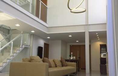 Imagem: A casa em condomínio à venda possui 4 Dormitórios, 5 Banheiros