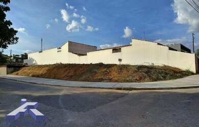 Imagem: O terreno possui 432m² de Área e está localizado em Colina