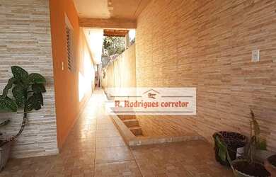 Imagem: A casa à venda possui 5 Dormitórios, 5 Banheiros, 2 Vagas