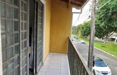 Imagem: A casa possui 5 Dormitórios, 5 Banheiros, 2 Vagas na garagem