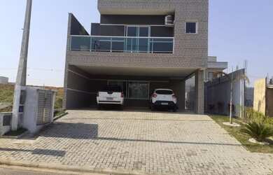 Imagem: A casa em condomínio possui 3 Dormitórios, 3 Banheiros, 5