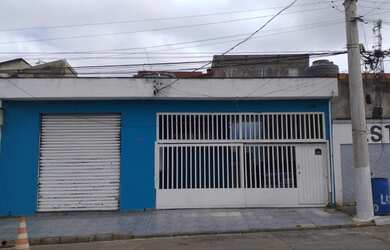 Imagem: A casa possui 5 Dormitórios, 3 Banheiros, 2 Vagas na garagem