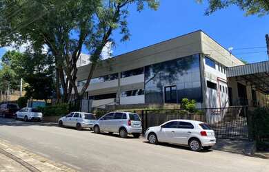 Imagem: O depósito possui 1.700m² de Área e está localizado em