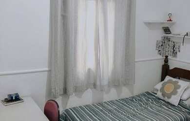 Imagem: A casa possui 2 Dormitórios, 2 Banheiros, 2 Vagas na garagem