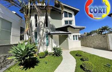 Imagem 1: Casa para venda com lareira e quintal em condomínio de Arujá