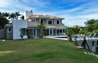 Imagem: A casa em condomínio possui 5 Dormitórios, 5 Banheiros, 5