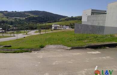 Imagem: O terreno possui 713m² de Área e está localizado em Louveira