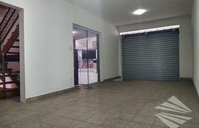 Imagem: O depósito possui 1 Vaga na garagem, 320m² de Área e está