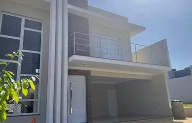 Imagem: A casa em condomínio possui 3 Dormitórios, 3 Banheiros, 4