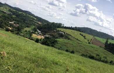 Imagem: O terreno possui 600m² de Área e está localizado em Centro