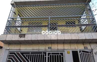 Imagem: A casa possui 4 Dormitórios, 3 Banheiros, 2 Vagas na garagem