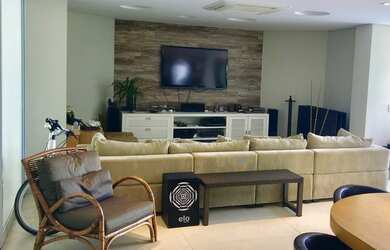 Imagem: A casa em condomínio possui 5 Dormitórios, 5 Banheiros, 2