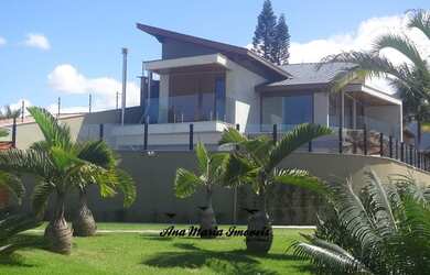 Imagem: A casa possui 2 Dormitórios, 4 Banheiros, 3 Vagas na garagem