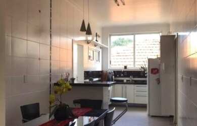 Imagem: O apartamento possui 3 Dormitórios, 1 Banheiro, 1 Vaga na garagem