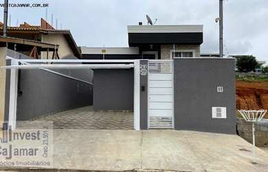 Imagem: A casa possui 3 Dormitórios, 2 Banheiros, 2 Vagas na garagem