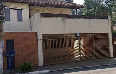 Imagem: A casa possui 3 Dormitórios, 2 Banheiros e 255m² de Área