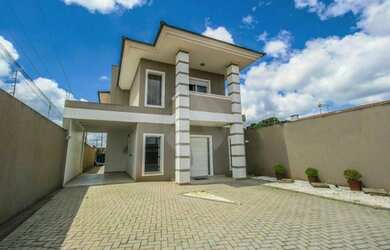 Imagem: A casa possui 3 Dormitórios, 4 Banheiros, 2 Vagas na garagem