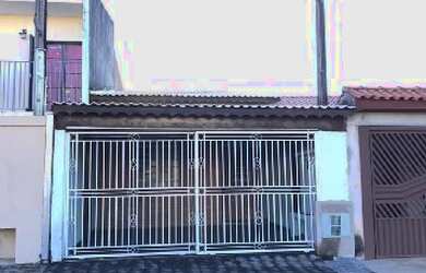 Imagem: A casa possui 2 Dormitórios, 1 Banheiro, 2 Vagas na garagem