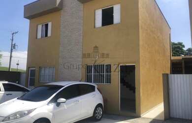 Imagem: A casa em condomínio possui 2 Dormitórios, 2 Banheiros, 3