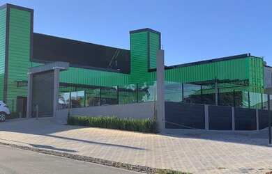 Imagem: O depósito possui 5 Vagas na garagem, 266m² de Área e está