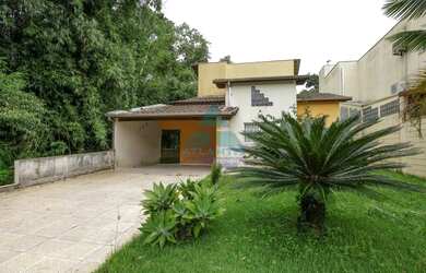 Imagem: A casa possui 5 Dormitórios, 1 Banheiro, 5 Vagas na garagem