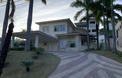 Imagem: A casa em condomínio possui 4 Dormitórios, 5 Banheiros, 4