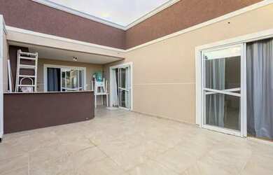 Imagem: A casa possui 3 Dormitórios, 2 Banheiros, 4 Vagas na garagem