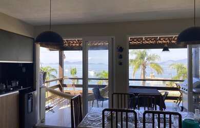 Imagem: A casa possui 5 Dormitórios, 5 Banheiros, 5 Vagas na garagem