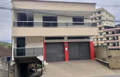 Imagem: A casa possui 3 Dormitórios, 3 Banheiros, 2 Vagas na garagem