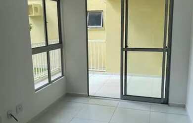 Imagem: O apartamento possui 2 Dormitórios, 1 Banheiro e 2 Vagas na