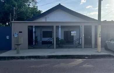 Imagem: A casa possui 5 Dormitórios, 5 Banheiros, 2 Vagas na garagem