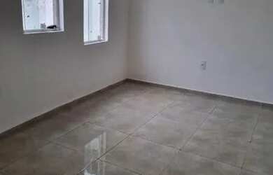 Imagem: A casa possui 2 Dormitórios, 1 Banheiro, 2 Vagas na garagem