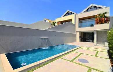 Imagem: A casa em condomínio à venda possui 4 Dormitórios, 5 Banheiros