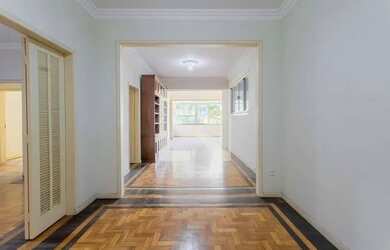 Imagem: O apartamento e possui 4 Dormitórios, Suítes, 2 Banheiros