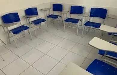 Imagem: O depósito possui 1 Vaga na garagem, 400m² de Área e está