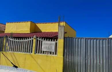 Imagem: A casa possui 1 Dormitório, 1 Banheiro, 450m² de Área e