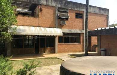 Imagem: A casa possui 4 Dormitórios, 5 Banheiros, 5 Vagas na garagem