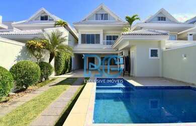 Imagem: A casa em condomínio possui 4 Dormitórios, 5 Banheiros, 2