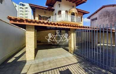 Imagem: A casa possui 4 Dormitórios, 3 Banheiros, 5 Vagas na garagem