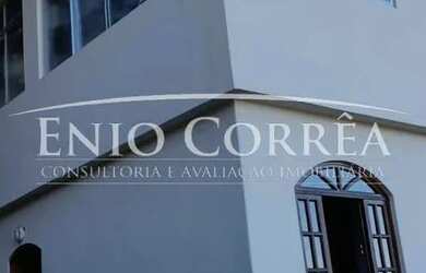 Imagem: A casa possui 3 Dormitórios, 2 Banheiros, 5 Vagas na garagem